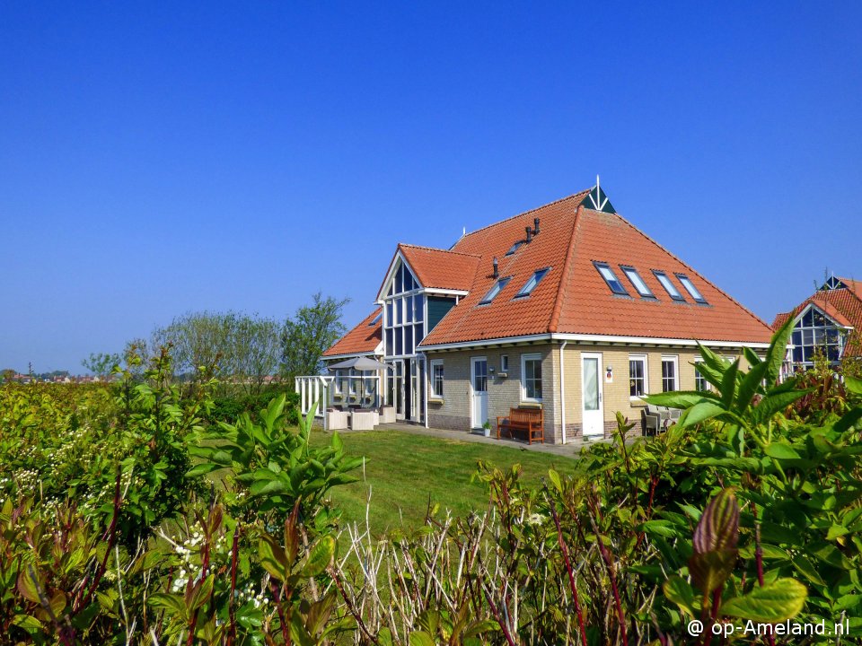 Buitenaanzicht Villa Ahoy