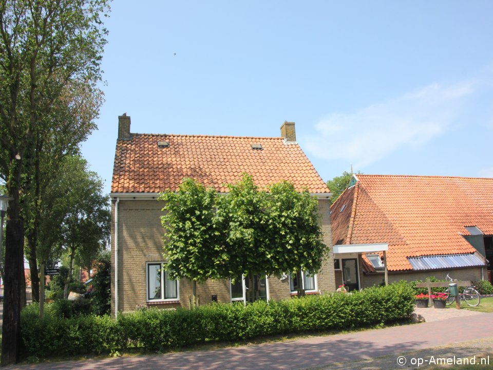 Buitenaanzicht Kloosterhiem Huis